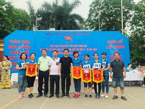 Trường Mầm non Thạch Cầu tưng bừng tham dự   Ngày chạy Olympic vì sức khỏe toàn dân   phường Long Biên năm 2021