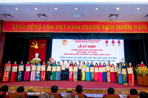 Trường mầm non Thạch Cầu tham dự   Lễ kỷ niệm 40 năm ngày nhà giáo Việt Nam - Tuyên dương các điển hình tiên tiến, nhà giáo tiêu biểu ngành giáo dục và đào tạo quận Long Biên năm 2022 