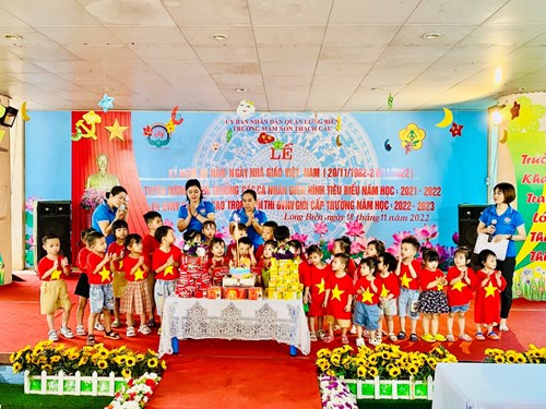 Trường mầm non Thạch Cầu tổ chức “ liên hoan tiệc buffet- mừng sinh nhật các bé tháng 11 – Chào mừng kỷ niệm 40 năm ngày nhà giáo Việt Nam 20/11” 