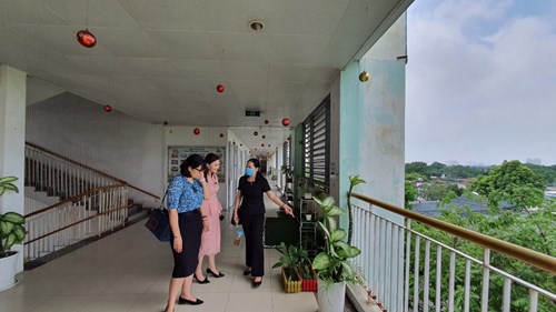 Trường mầm non Thạch Cầu đón đoàn sở GD ĐT Hà Nội và Phòng GD& ĐT quận Long Biên tư vấn  công nhận lại trường mầm non đạt chuẩn quốc gia và kiểm định chất lượng mức độ 2.