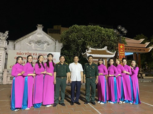 Trường mầm non Thạch Cầu tham dự liên hoan văn nghệ chào mừng 77 năm cách mạng tháng 8, quốc khánh 2/9; 20 năm ngày thành lập quận Long Biên, chào mừng thành công đại hội cựu chiến binh quận Long Biên.