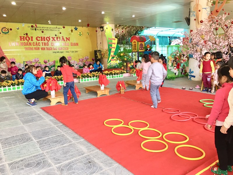 Trường mầm non Thạch Cầu tổ chức Liên hoan các trò chơi giân gian cho trẻ trong buổi học đầu tiên sau kỳ nghỉ lễ tết năm Canh Tý 2020