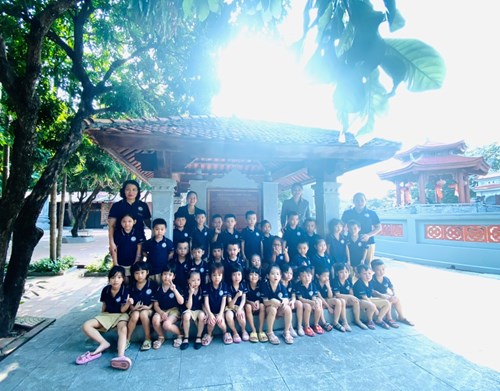 Các bé lớp mẫu giáo lớn A3 hào hứng  tham quan di tích  chùa Thạch Cầu 