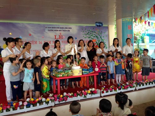 Trường MN Thạch Cầu  tổ chứcliên hoan văn nghệ chào mưng ngày nhà giáo Việt Nam và  tiệc buffet chúc mừng sinh nhật các bé tháng 11