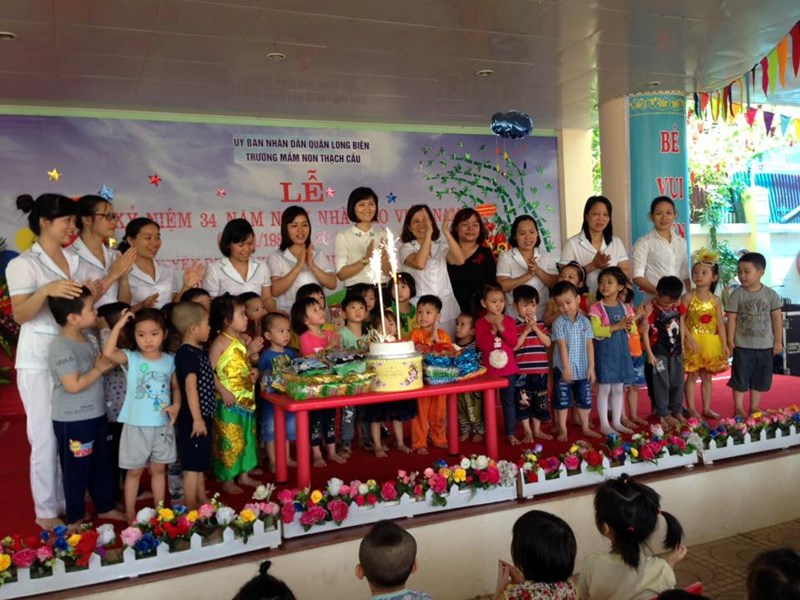 Trường MN Thạch Cầu  tổ chứcliên hoan văn nghệ chào mưng ngày nhà giáo Việt Nam và  tiệc buffet chúc mừng sinh nhật các bé tháng 11