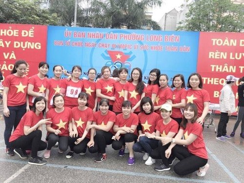 Trường Mầm non Thạch Cầu tưng bừng tham dự   Ngày chạy Olympic vì sức khỏe toàn dân   phường Long Biên năm 2017