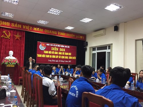 Đoàn viên chi đoàn trường mầm non Thạch Cầu tham gia diễn đàn “Thanh niên với Đảng – Đảng với thanh niên” năm 2017 do đoàn phường Long Biên tổ chức
