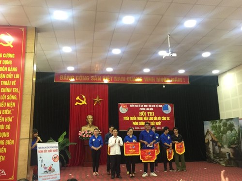 Đoàn viên chi đoàn trường mầm non Thạch Cầu tham gia hội thi “ tuyên truyền thanh niên Long Biên với công tác phòng chống xốt xuất huyết”năm 2017 do đoàn phường Long Biên tổ chức