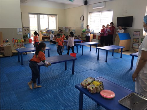 Trường mầm non Thạch Cầu tổ chức kiến tập giờ ăn