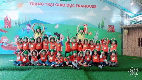 Trường mầm non Thạch Cầu tổ chức cho các con lứa tuổi mẫu giáo đi dã ngoại tại khu trang trại giáo dục Erahouse 2 ở Giang Biên 