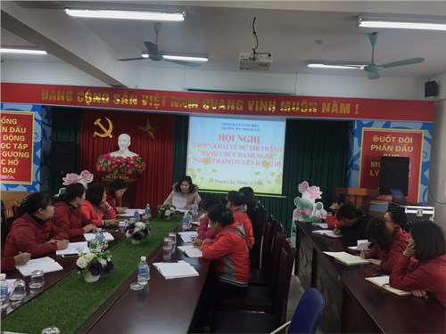 Trường MN Thạch Cầu tổ chức hội nghị triển khai về dự thi thăng hạng chức danh nghề nghiệp hạng IV lên hạng III.