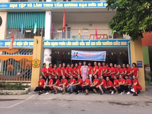 Trường mầm non thạch cầu tổ chức giải chạy báo Hà Nội mới lần thứ 45 vì hòa bình - năm 2018