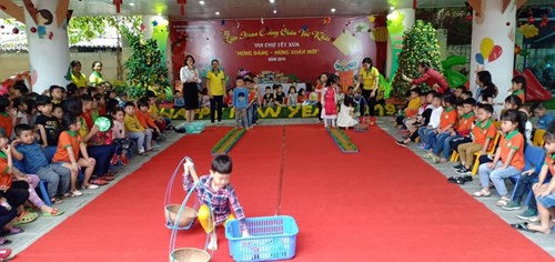 Trường mầm non Thạch Cầu tổ chức các hoạt động vui chơi cho trẻ trong buổi học đầu tiên sau kỳ nghỉ lễ tết năm Kỷ Hợi 2019