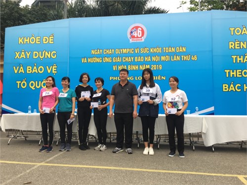 Trường Mầm non Thạch Cầu tưng bừng tham dự   Ngày chạy Olympic vì sức khỏe toàn dân   phường Long Biên năm 2019