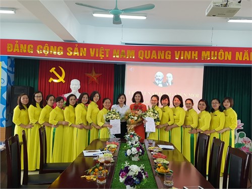 Trường mầm non Thạch Cầu tổ chức lễ kết nạp Đảng viên mới cho các quần chúng ưu tú năm 2019