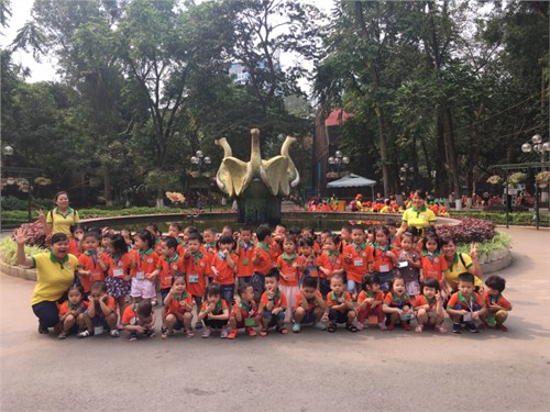 Trường mầm non Thạch Cầu tổ chức cho các con lứa tuổi mẫu giáo đi dã ngoại tại “Công viên thủ lệ - Rạp xiếc Trung Ương”