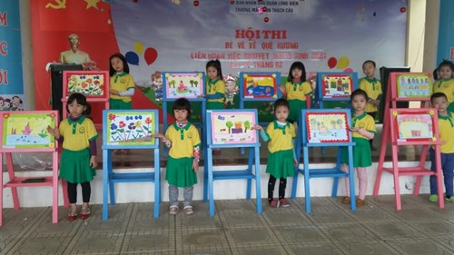 Trường MN Thạch Cầu tưng bừng tổ chức hội thi vẽ tranh về ” Quê hương Long Biên tươi đẹp  