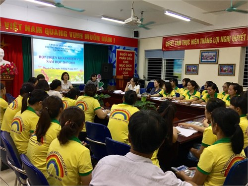Trường MN Thạch cầu tổ chức họp triển khai nhiệm vụ năm học 20117-2018