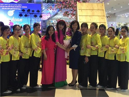 Trường mầm non Thạch Cầu tham gia biểu diễn tại liên hoan văn nghệ dân ca quan họ chào mừng ngày quốc tế phụ nữ 8/3 của hội liên hiệp phụ nữ Quận Long Biên