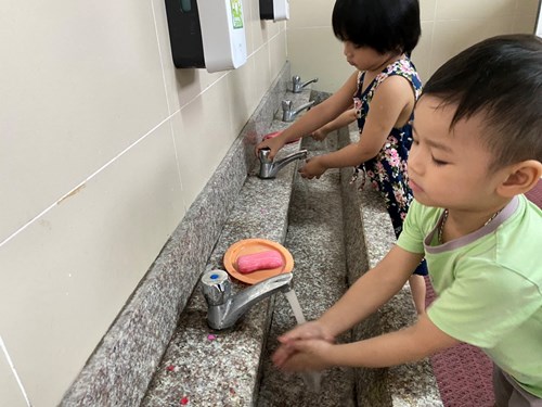 Dạy trẻ ky năng rửa tay