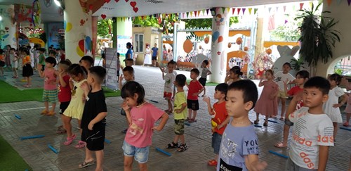 Giờ Thể dục sáng  Lớp Mẫu giáo lớn A3 - GV : Nguyễn Thị Kim Chi
