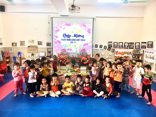 Cô và trò lớp MGN B1 tham gia các hoạt động chào mừng ngày nhà giáo Việt Nam 20/11