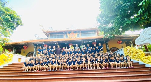 Lớp mgl a2 thăm quan chùa thạch cầu 