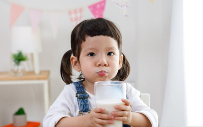 Một số lưu ý giúp bổ sung sữa an toàn và hiệu quả cho trẻ