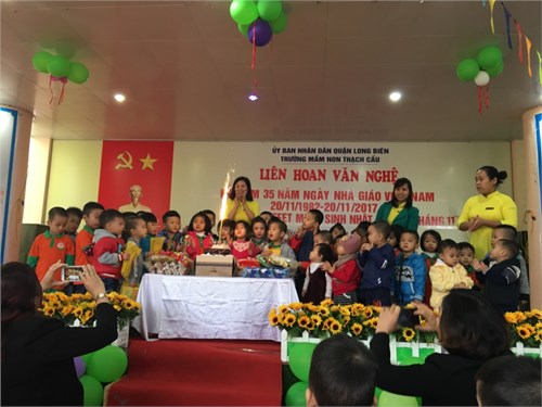 Trường MN Thạch Cầu tưng bừng tổ chức liên hoan văn nghệ kỷ niệm 35 năm ngày nhà giáo Việt Nam và liên hoan tiệc buffet mừng sinh nhật các bé tháng 11