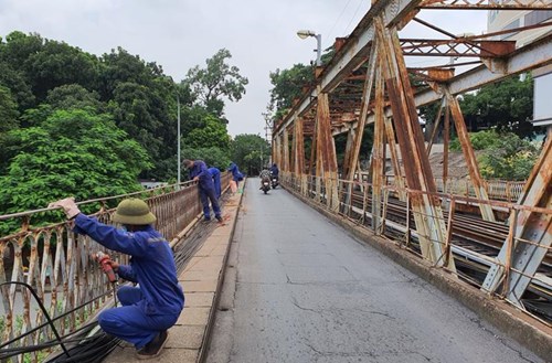 Tương lai cầu Long Biên vẫn bất định nhưng tình trạng  chắp vá  không thể kéo dài