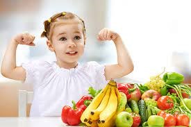 Lựa chọn thực phẩm lành mạnh cho trẻ