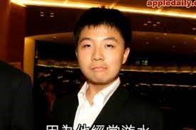 Cậu bé là người trẻ nhất khi bước chân vào giảng đường đại học tại Hồng Kông năm 9 tuổi.