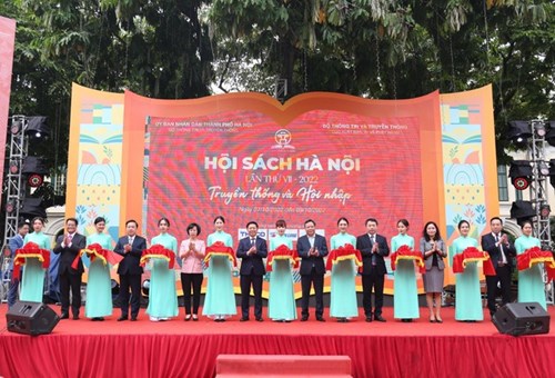 Khai mạc Hội sách Hà Nội 2022 tại hồ Hoàn Kiếm