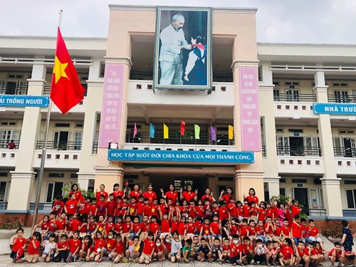 Trường MN Thượng Thanh tổ chức hoạt động trải nghiệm  Tham quan trường Tiểu học  