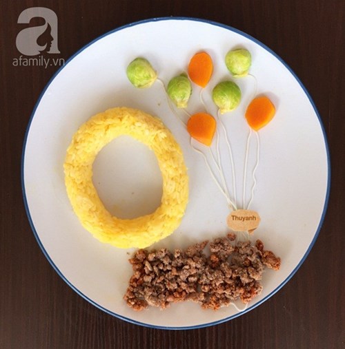 Món cơm tạo hình chữ cái của mẹ Việt  đốn tim  em bé lười ăn nhất