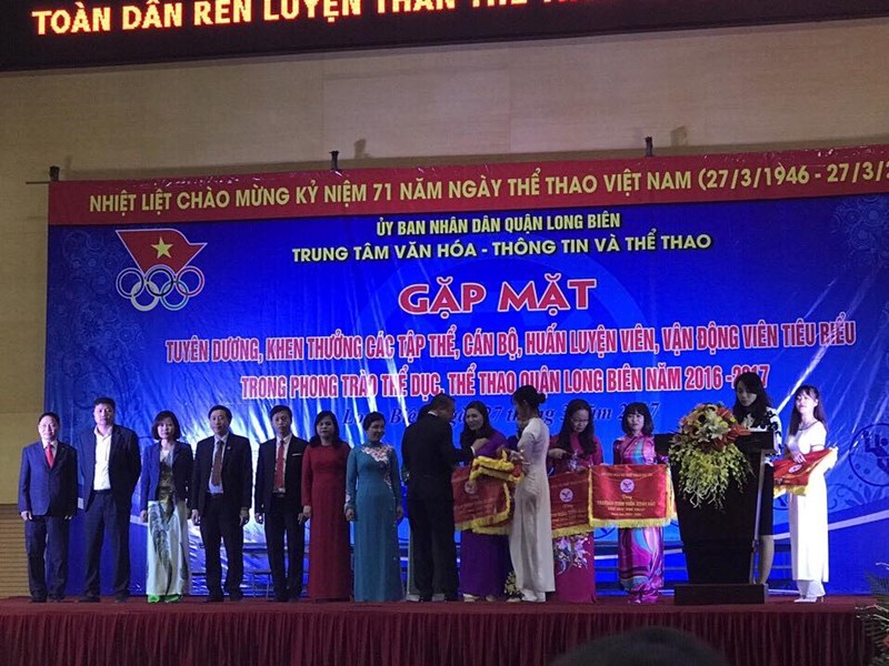 Ngày 27 tháng 3 năm 2017 trường mầm non thượng Thanh vinh dự đón nhận cờ thi đua của sở văn hóa và thể thao Hà Nội  Trường tiên tiến xuất sắc thể dục thể thao năm học 2015 - 2016 .