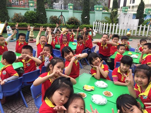 Sáng ngày 30/03/2017 trường mầm non Thượng Thanh tổ chức tết hàn thực cho trẻ toàn trường.