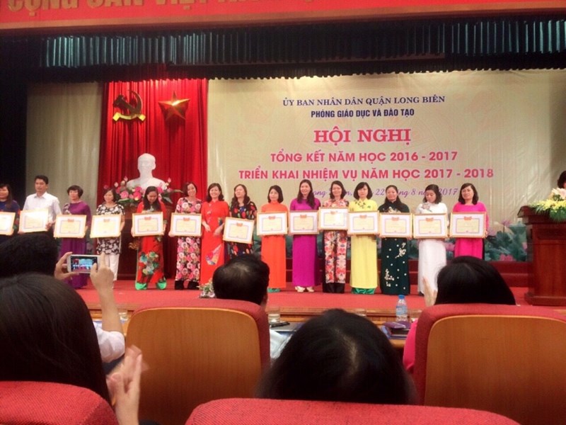 Ngày 22 tháng 8 năm 2017 trường mầm non Thượng Thanh vinh dự được nhận giấy khen   tập thể lao động tiên tiến năm học 2016 - 2017  của Chủ tịch ủy ban nhân dân quận Long Biên, thành phố Hà Nội.