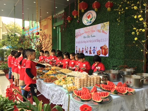 Ngày 23/03/2018 trường MN Thượng Thanh tổ chức  Liên hoan chúng cháu vui khỏe, hội chợ Xuân, tiệc buffet chúc mừng sinh nhật các Bé tháng 12, 1, 2, 3.