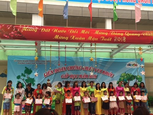 Ngày 28/03/2018 trường MN Thượng Thanh tham gia  Liên hoan chúng cháu vui khỏe cấp học mầm non  năm học 2017-2018.