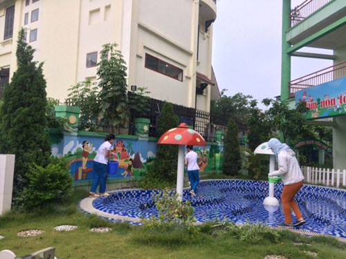 Sáng ngày 19 tháng 8 năm 2017 trường mầm non Thượng Thanh tổng vệ sinh bảo vệ môi trường, phòng chống dịch sốt xuất huyết.