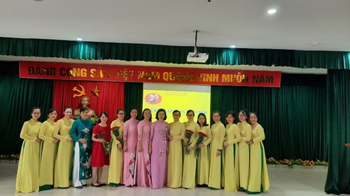 Chi bộ trường Mn Tràng An tổ chức lễ kết đảng viên mới  năm 2020