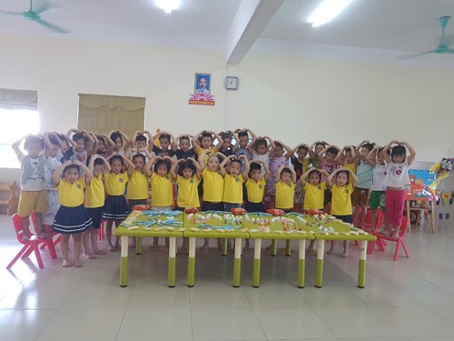 Nhân ngày Quốc tế thiếu nhi 1/6, các cô giáo và Ban PHHS lớp MGL A1 Trường Mầm non Tràng An đã tổ chức chương trình “Vui tết thiếu nhi” cho các bé. 