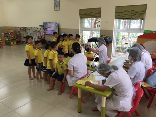 Trường Mn Tràng An tổ chức khám sức khỏe lần 1 cho học sinh năm học 2020 -2021