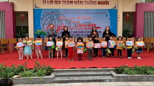 Trường MN Tràng An tổ chức giao lưu vẽ tranh chủ đề  Em yêu Long Biên 