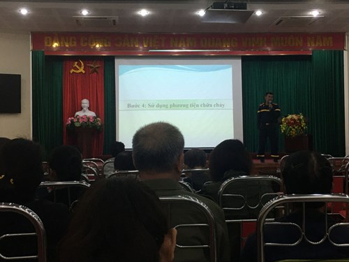 CBGVNV Trường Mn Tràng An tham gia tập huấn về Công tác PCCC do UBND phường tổ chức