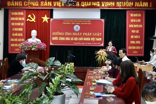 Trường Mn Tràng An tham gia hưởng ứng ngày pháp luật việt Nam do phòng giáo dục Quận Long Biên tổ chức tại điểm cầu Trường Tiểu học Đoàn kết 