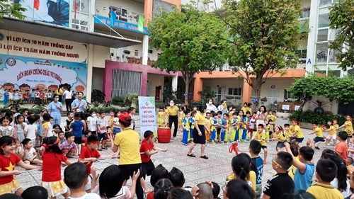 Trường MN Tràng An tổ chức: Liên hoan  Bé với trò chơi dân gian”