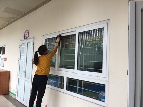 Lớp nhà trẻ D1 trường MN Tràng An tiếp tục duy trì,thực hiện tổng vệ sinh lần 4