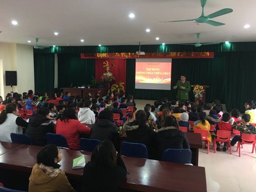Trường Mn Tràng An tổ chức tập huấn về công tác PCCC năm học 2018 -2019